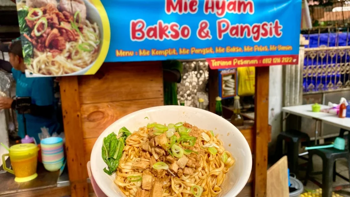 Sejarah dan Kelezatan Mie Ayam Kaki Lima yang Legendaris