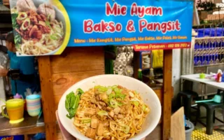 Sejarah dan Kelezatan Mie Ayam Kaki Lima yang Legendaris