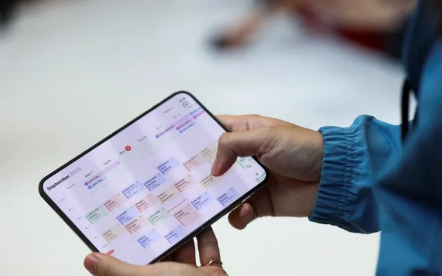 Layar iPhone Duo Dilaporkan Retak Saat Baru Dinyalakan Pengguna