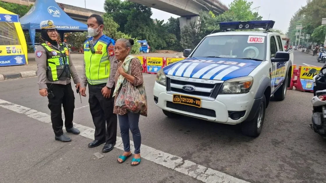 Nenek Asal Brebes Linglung di Jakbar Dipulangkan Polisi