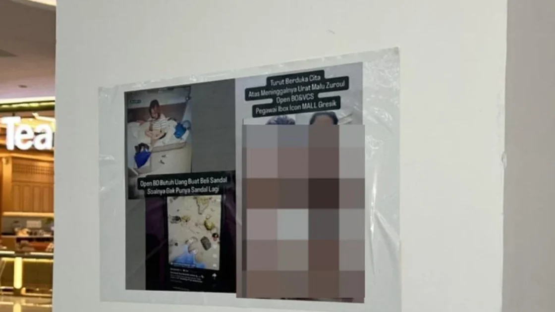Poster Wanita Bugil Hebohkan Mal di Gresik, Diduga Selingkuh