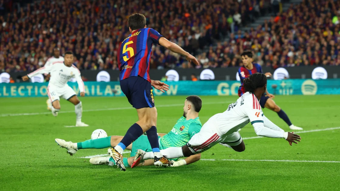 Real Madrid Kalahkan Barcelona 2-1 di Camp Nou