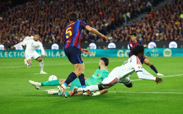 Real Madrid Kalahkan Barcelona 2-1 di Camp Nou