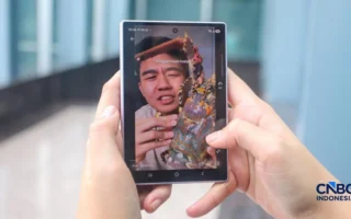Adu Spesifikasi HP Lipat iPhone Duo vs Samsung Galaxy Z Fold8