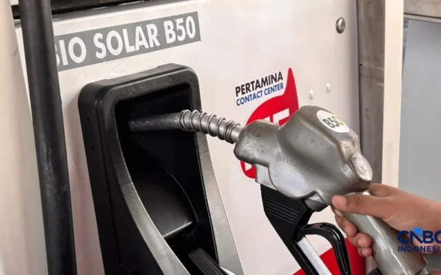 Bahlil Ungkap Banyak Mobil Tambang dan Perkebunan Antre BBM Subsidi
