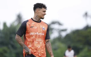 Shin Tae Yong Beri Kode Andalkan Pattynama dan Fajar