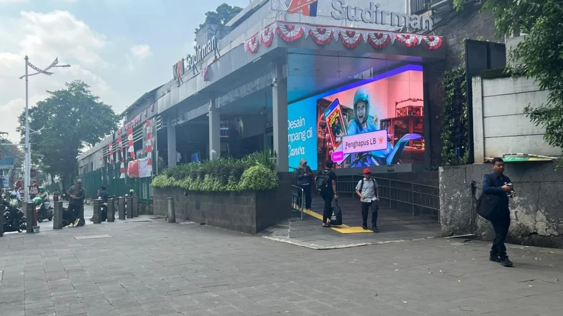 Dua Pintu Masuk Stasiun MRT Dukuh Atas Ditutup Sementara