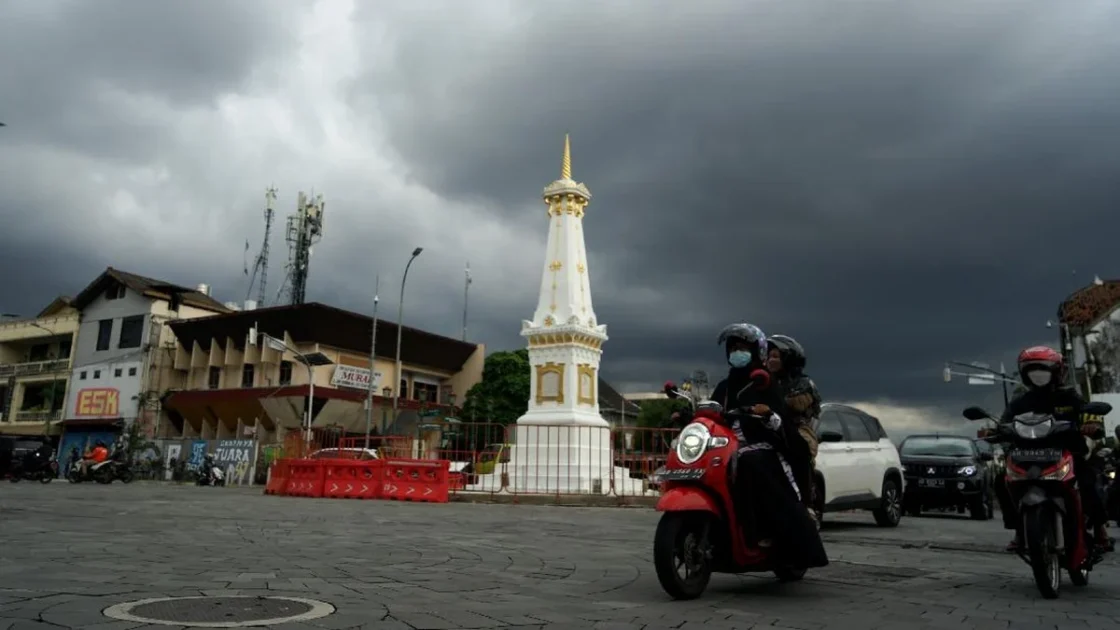 Waspada Hujan Lebat Senin Ini, Simak Daftar Wilayahnya