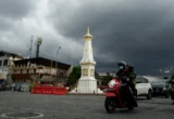 Waspada Hujan Lebat Senin Ini, Simak Daftar Wilayahnya